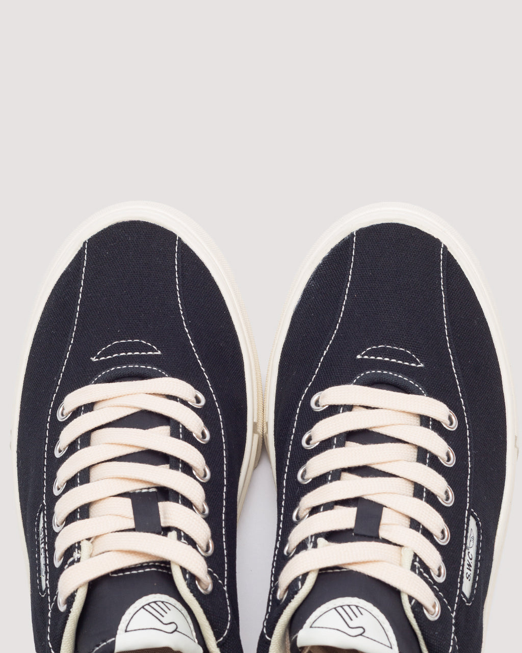 Dellow 02 - Black Canvas