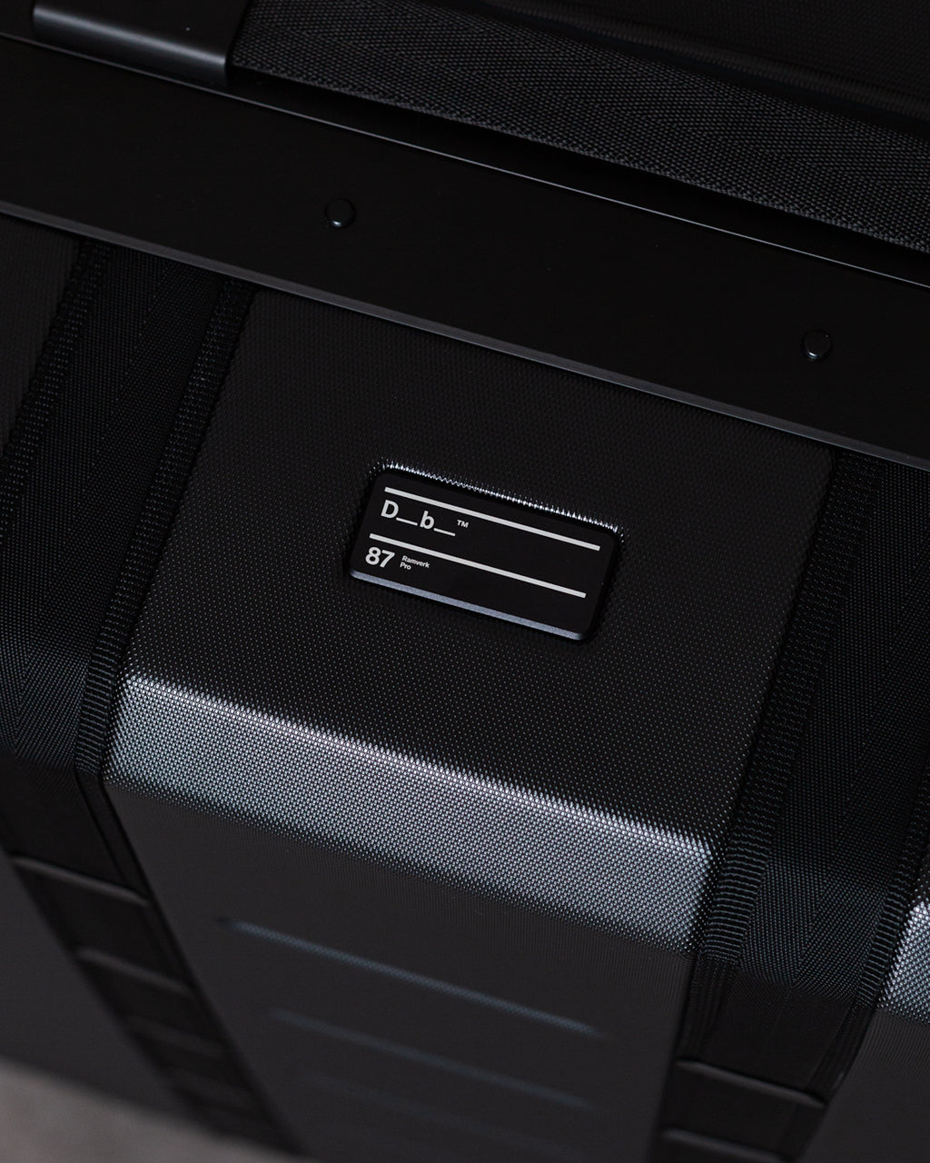 Ramverk Pro Check-in Luggage - Black Out