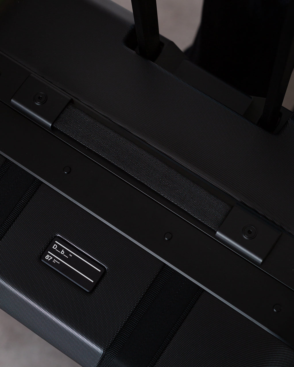 Ramverk Pro Check-in Luggage - Black Out