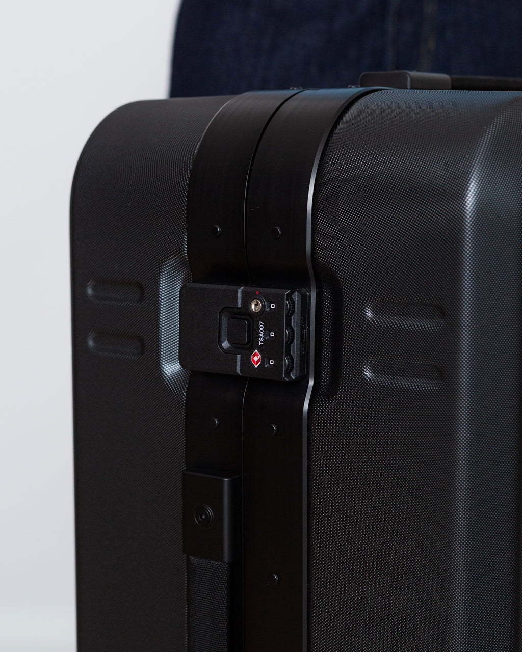 Ramverk Pro Check-in Luggage - Black Out