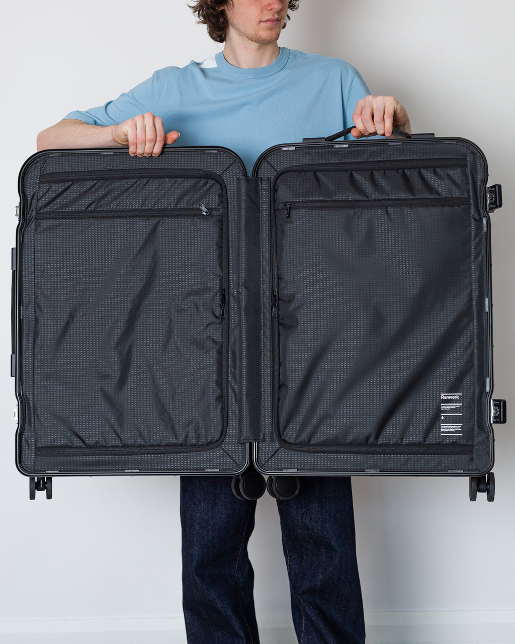 Ramverk Pro Check-in Luggage - Black Out