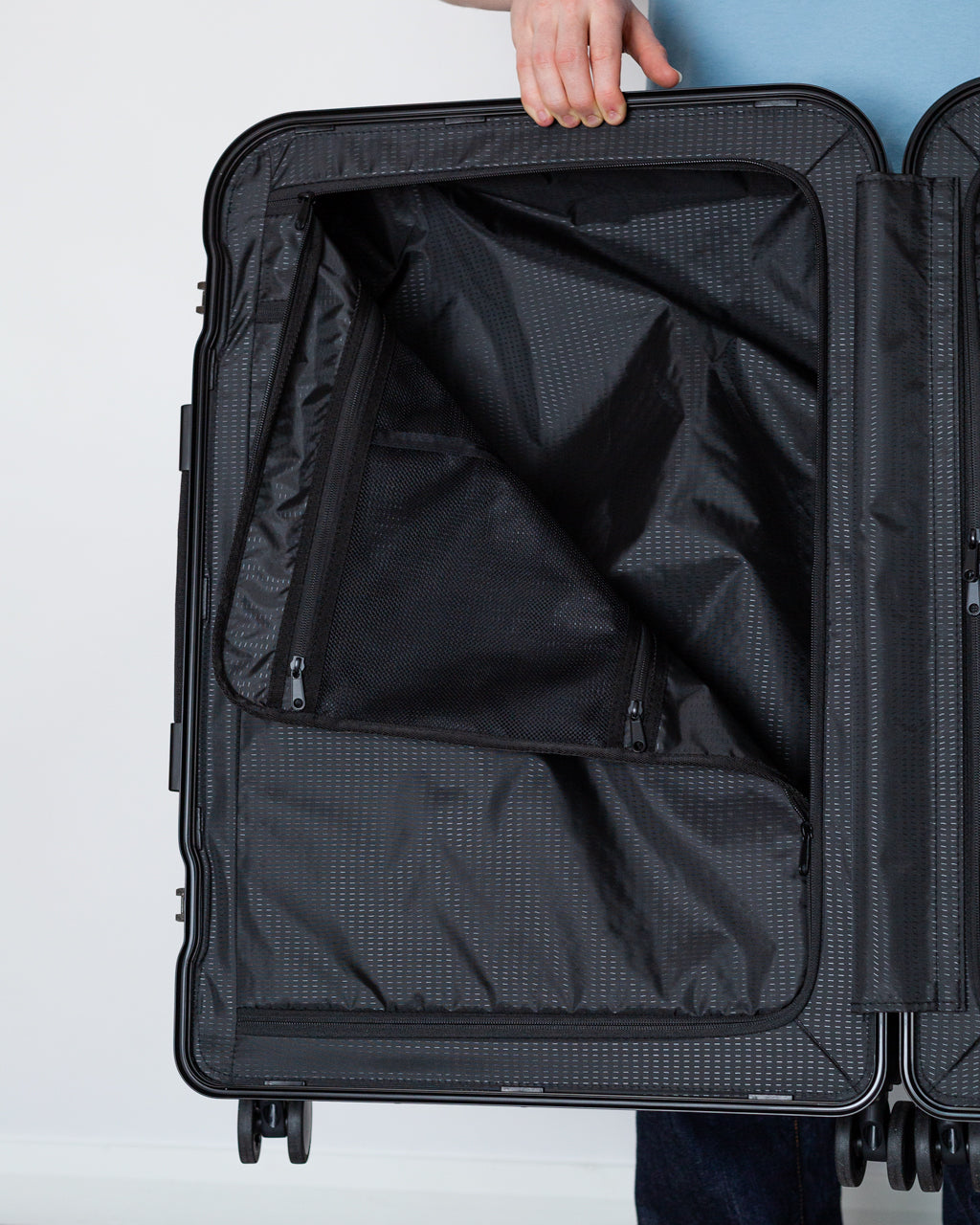 Ramverk Pro Check-in Luggage - Black Out