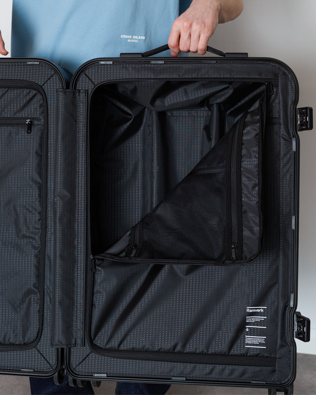 Ramverk Pro Check-in Luggage - Black Out